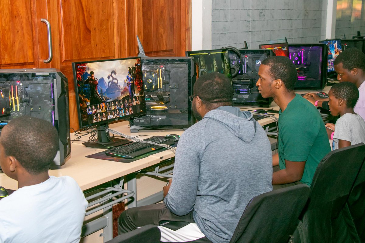 Lscon_'s tweet photo. Recap of the EPIC gaming section at #lscon2023 🎮
Thanks to all the gamers who joined the fun! 🕹️👾♥️
Photos by @Tembro101
#Nerdotaku #lscon2023 #zambiangamers #pcrig #lusakaComicConGamingRecap https://t.co/JhxeiuScwO