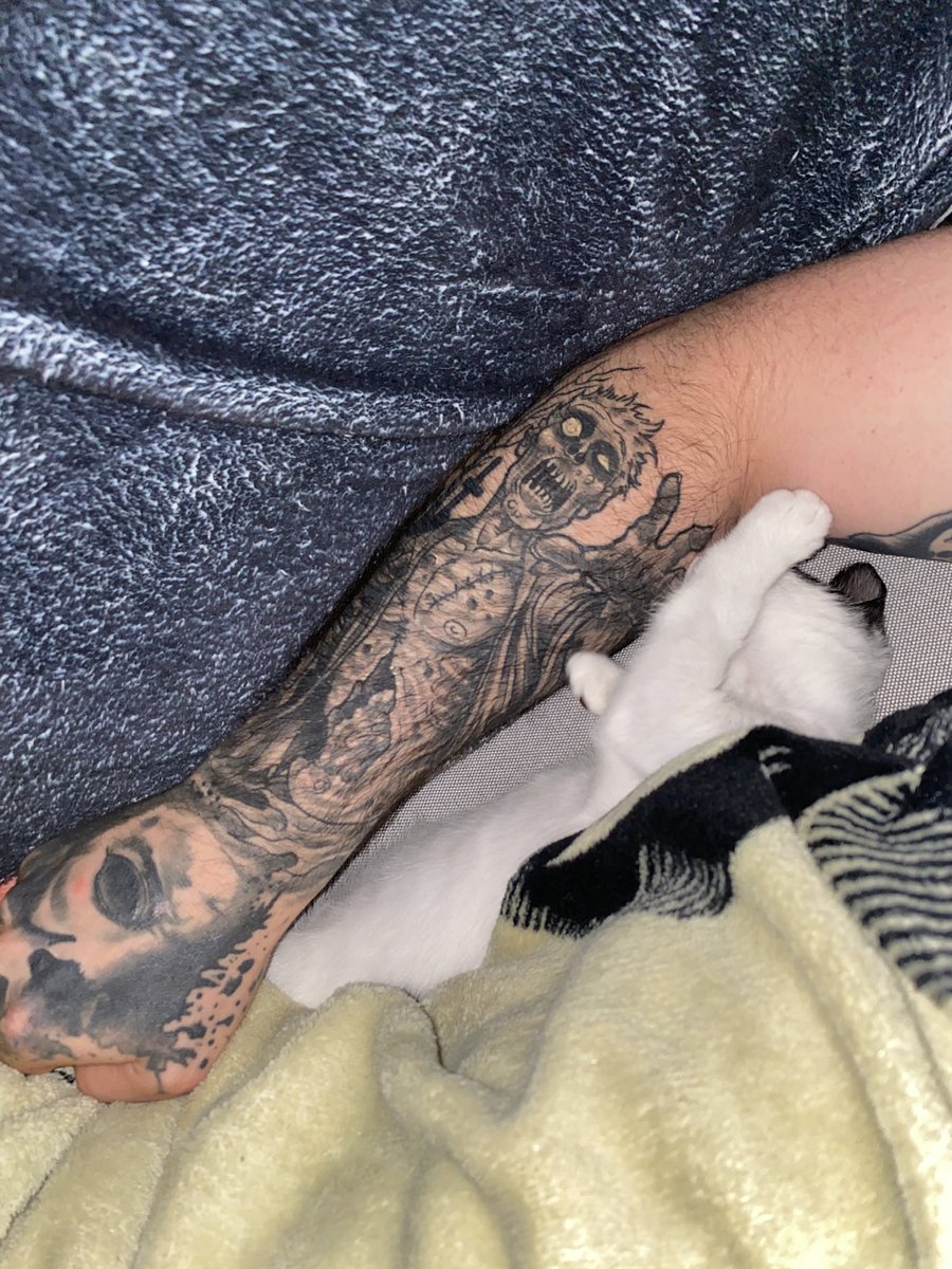 Today, Tim is going to be a guest on “The Hangout Lounge.” Jason and Tim are going to be discussing some spooky topics, so give the episode a listen and let yourself get one last hit of Halloween! #podcaster #HappyHalloween #podcastandchill