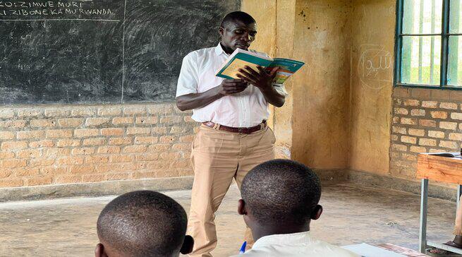TheCampusRw's tweet photo. The story of Gildas Niyitegeka, a 41-year-old resident of Burera District shocked everyone this week when he made such a bold decision to go back to school. Read the story. 
https://t.co/5YFBV7sy6z https://t.co/BUlh3Nymwx