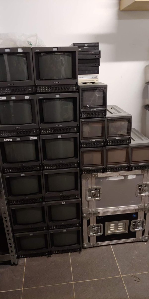 Retrogamers_fr's tweet image. Un 2eme lot de #pvm et #bvm Sony 6, 9&quot; acheté en 2019.