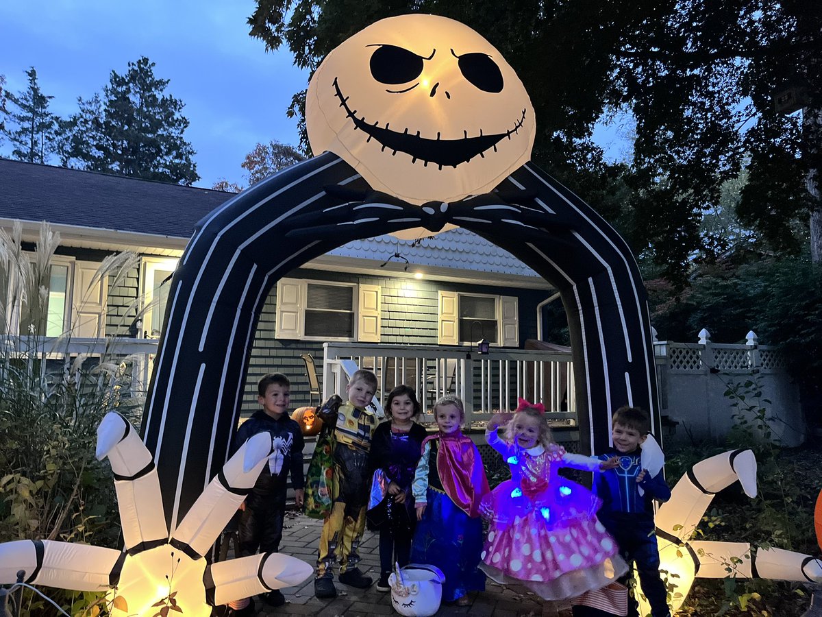 My boys had a Halloween parade too! Halloween is their favorite 🧡 #LifeWithMrsGress #TheGressTwins