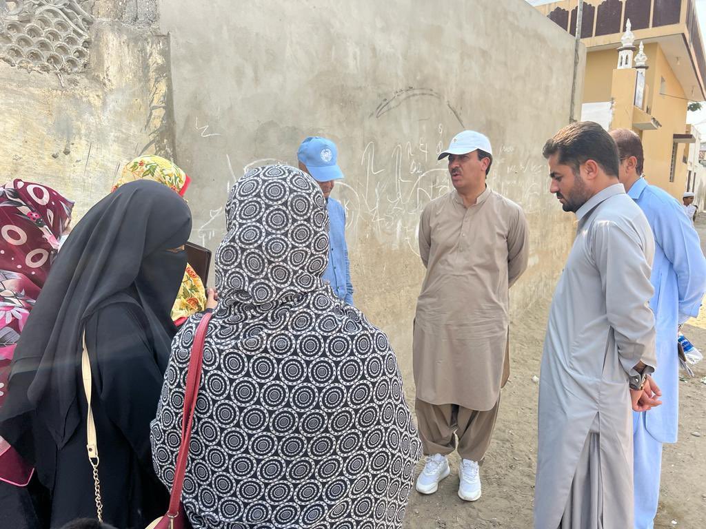 Reaching & vaccinating every child with the life-saving polio vaccine is the key to #EndPolio 
Syed Zahid Shah, Coordinator @EocBalochistan & Dr Zulfiqar, TL Unicef Polio Balochistan, monitored the vaccination campaign in drainage UCs of District Hub.
#VaccinesWork #HealthForAll