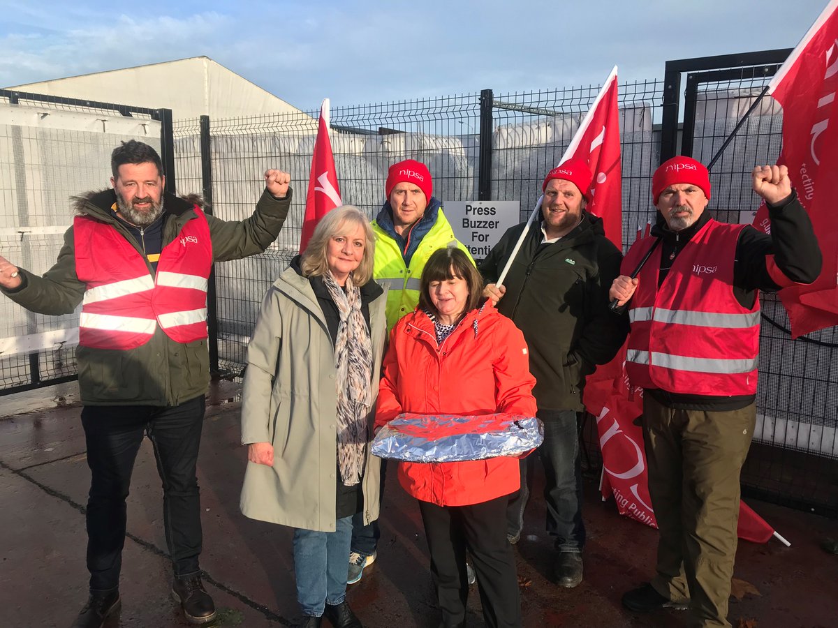 NipsaDfC's tweet photo. Many thanks to NIPSA DfC rep Brigìdín O'Neill who brought a very welcome tray of sandwiches to striking DEARA members at the Duncrue Street picket line this morning.. #nipsa #nipsadfc #solidarity https://t.co/JQdpG0KcNY
