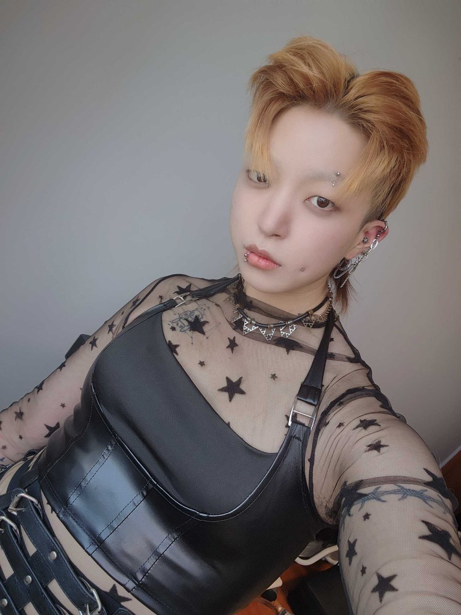beomspasta's tweet photo. I love tiktok filters and QI.X 🤭🤭

#QIXSelcaday #QTZSelcaday #QIX셀카데이 #QTZ셀카데이 https://t.co/ISilTYuyKg