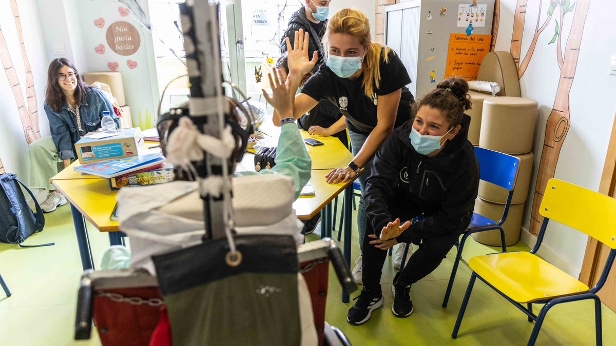 PGR_RUGBY's tweet photo. Gratitud inmensa de poder llevar el🏉 a lxs niñxs del área de oncología 🏥La Paz

Gracias a tod@s los socios de @pgr_ong , a las voluntarias,a los profesionales y entidades colaboradoras,mecenas, donantes y patrocinadores que lo hacéis posible.

Súmate en: https://t.co/cCwi5CSMh1 https://t.co/2bVyzQngIB