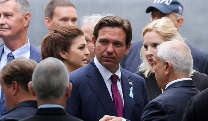 JackDozerSlappy's tweet photo. Look at the guys in back and ask yourself whether @RonDeSantis is 5'11" or just surrounds himself with short people in an effort to look tall. #RonDeSantis #LilRon https://t.co/13nWUbt2fq