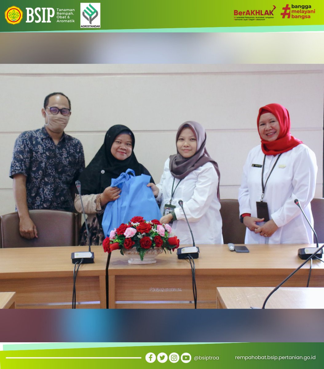 brmprempahobat's tweet photo. Rabu (01/11) Balai Pengujian Standar Instrumen Pertanian Tanaman Rempah, Obat dan Aromatik menerima kunjungan dari SMK Teknomedika Plus, Kab. Bogor. Dalam kunjungan ini diikuti 27 peserta yang tediri dari murid dan guru pendamping.
(Azwar/BSIP-TROA)
#bsip
#bsiptroa https://t.co/EN4eORpBeg