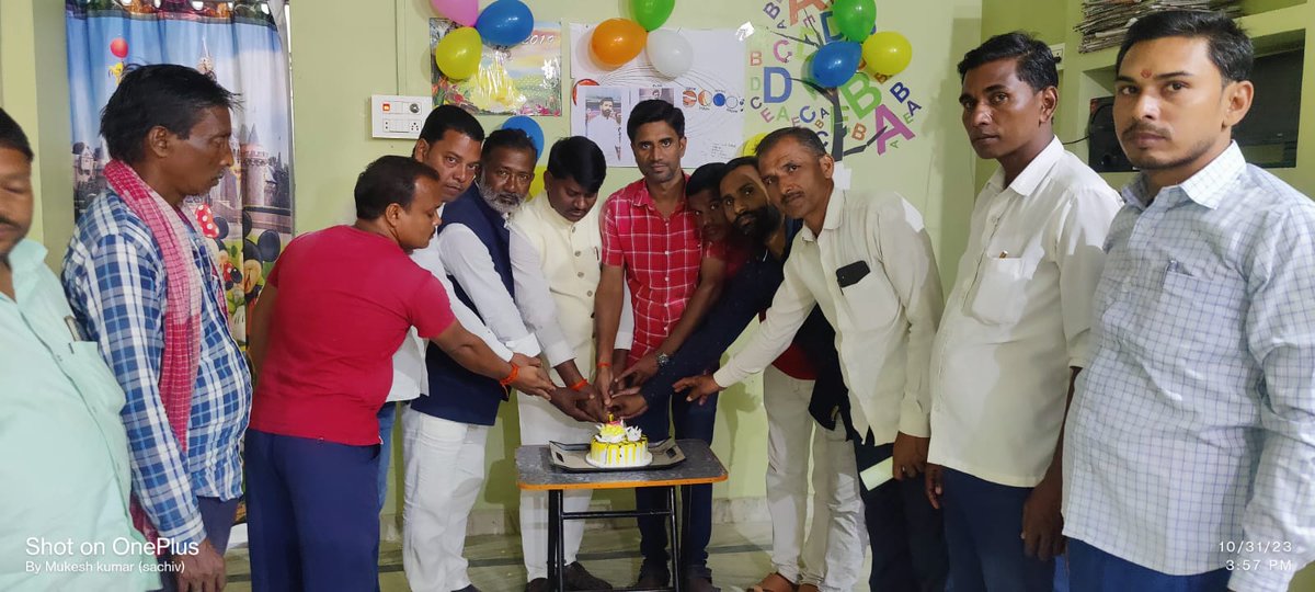 Subhash258's tweet photo. माननीय राष्ट्रीय अध्यक्ष आदणीय @iChiragPaswan जी के जन्मदिन के अवसर पर जमुई , अलीगंज , झाझा में दर्जनों केक को एक साथ काटकर जन्मदिन मनाया
 श्री चिराग पासवान जी को लंबी आयु का कामना किए ।
@LJP4India https://t.co/rsX1RxGOuj