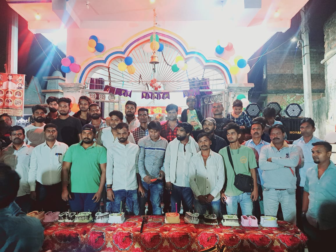 Subhash258's tweet photo. माननीय राष्ट्रीय अध्यक्ष आदणीय @iChiragPaswan जी के जन्मदिन के अवसर पर जमुई , अलीगंज , झाझा में दर्जनों केक को एक साथ काटकर जन्मदिन मनाया
 श्री चिराग पासवान जी को लंबी आयु का कामना किए ।
@LJP4India https://t.co/rsX1RxGOuj