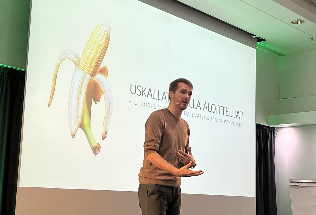 Perttu Pölönen: ”Ylpeys, varhaisen erikoistumispakon harha ja aloittelija-tunteen vaipuminen muistojen hautaan - nämä estävät meitä olemasta aidosti rikastuttavassa aloittelija-moodissa” #Asiakkuus2023