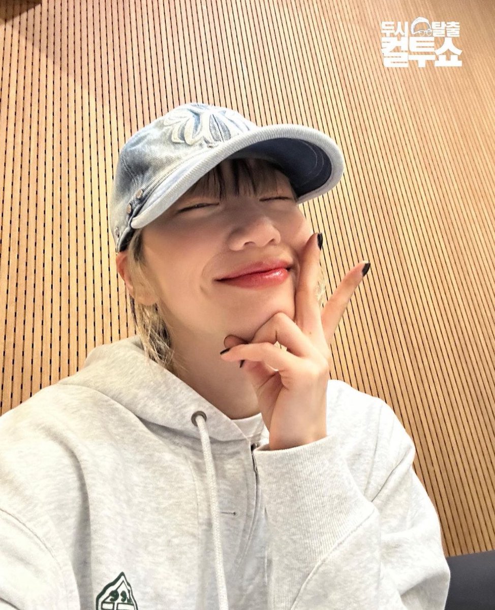 syubkoos's tweet photo. bada selca for all of us! https://t.co/6Qit86AO6O