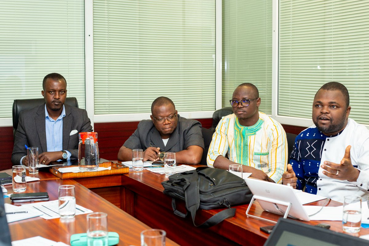 Cooperation_RW's tweet photo. La délégation de @MuhFaso a visité @Lands_Rwanda pour en savoir plus sur la façon dont les partenaires au développement, les bailleurs de fonds et la société civile travaillent ensemble pour mettre en place des programmes et des projets de réforme foncière. #RwandaCooperation https://t.co/WRDHQhN2Tp