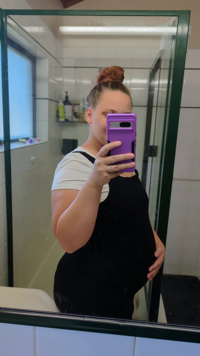 Also YES I know I'm useless at posting and I keep having all these excuses. But I promise this time it really is for a good reason. 🙊 Also, I have a new appreciation for being able to #wfh

#baby4 #pregnant #author #writer