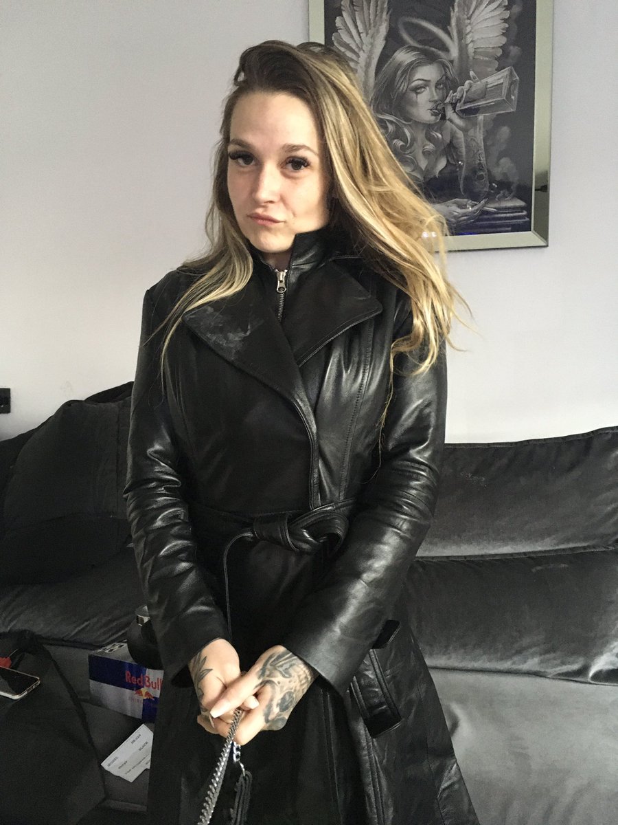 leerslaafje's tweet photo. Zojuist #Findomtax overgemaakt naar de rekening van mijn #Eigenaar #Daddy #Goddess #Pooier #Meesteres Rachelle @Meesteres030. Nu op pad naar Haar om Haar irl aan Haar voeten te mogen dienen.
#Findom
#FindomNL
#Femdom
#FemdomNL
#FemaleSupremacy
#RealSlavery https://t.co/gHF1aPLac4