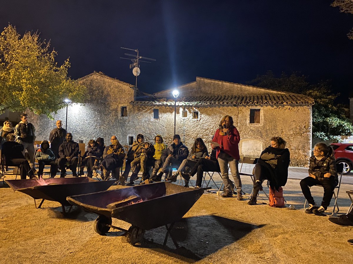 AteneuBegues's tweet photo. Mengeu castanyes, que els esperits no us confonguin amb un mort. L’Ateneu Popular i tothom qui el forma, està ben viu!! GRÀCIES❤️‍🔥 https://t.co/QVHVFFReN9