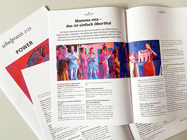 Die Schule Oberthal hat das ABBA-Musical «Mamma Mia» aufgeführt. Nach der Aufführung äussern sich acht Schüler:innen zu ihren stärkenden Erfahrungen. Power im Emmental: in der aktuellen Schulpraxis von Bildung Bern.
#bildung #bildungbern #schule #bernerschule #schulpraxis
