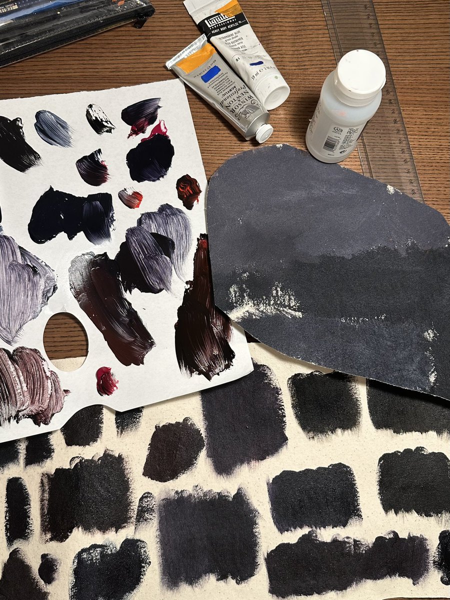 Ilariantolini's tweet photo. Looking for the perfect shade of black 👩‍🎨 https://t.co/O7mP8siYRV