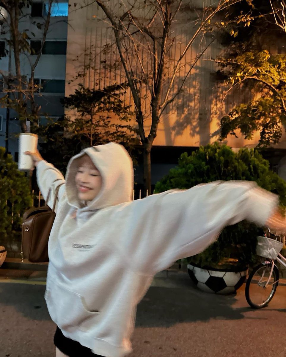 chuu pics tweet media