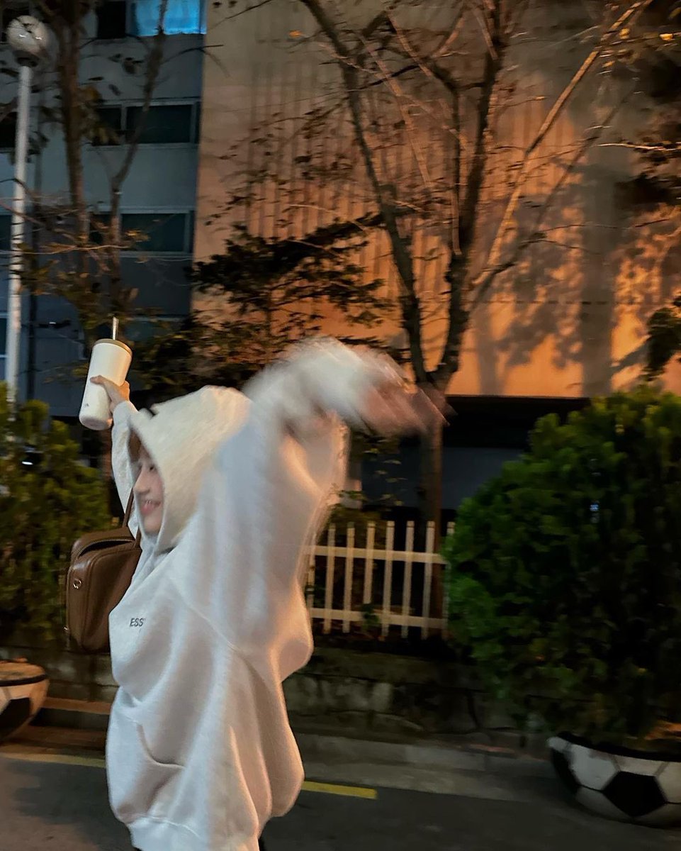 chuu pics tweet media