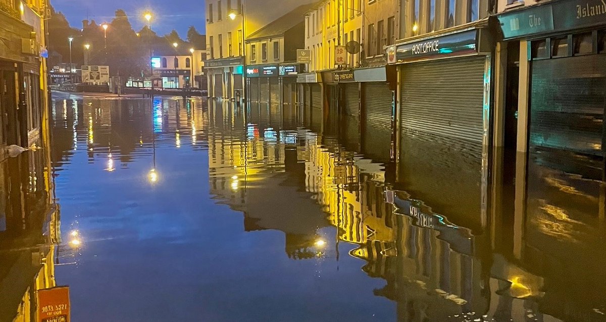 ☔️ Join us on our live page as we bring you the latest news as heavy rain continues to fall in parts of Northern Ireland 

🌧 It comes as #StormCiarán is expected to move in later on

📱 Stay up to date here: bbc.in/46V0gGI

#flooding #Newry #StormCiarán