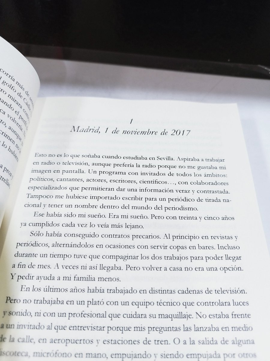 Tal día como hoy, de hace ya 6 años, escribí los primeros párrafos de #BajoLaLíneaDelParaíso 
Hoy, 1 de noviembre de 2023, comienzo con un nuevo proyecto.
Deseadme suerte.
#YoEscribo #YoAutoedito #ClubPlumaLibre #Libros
