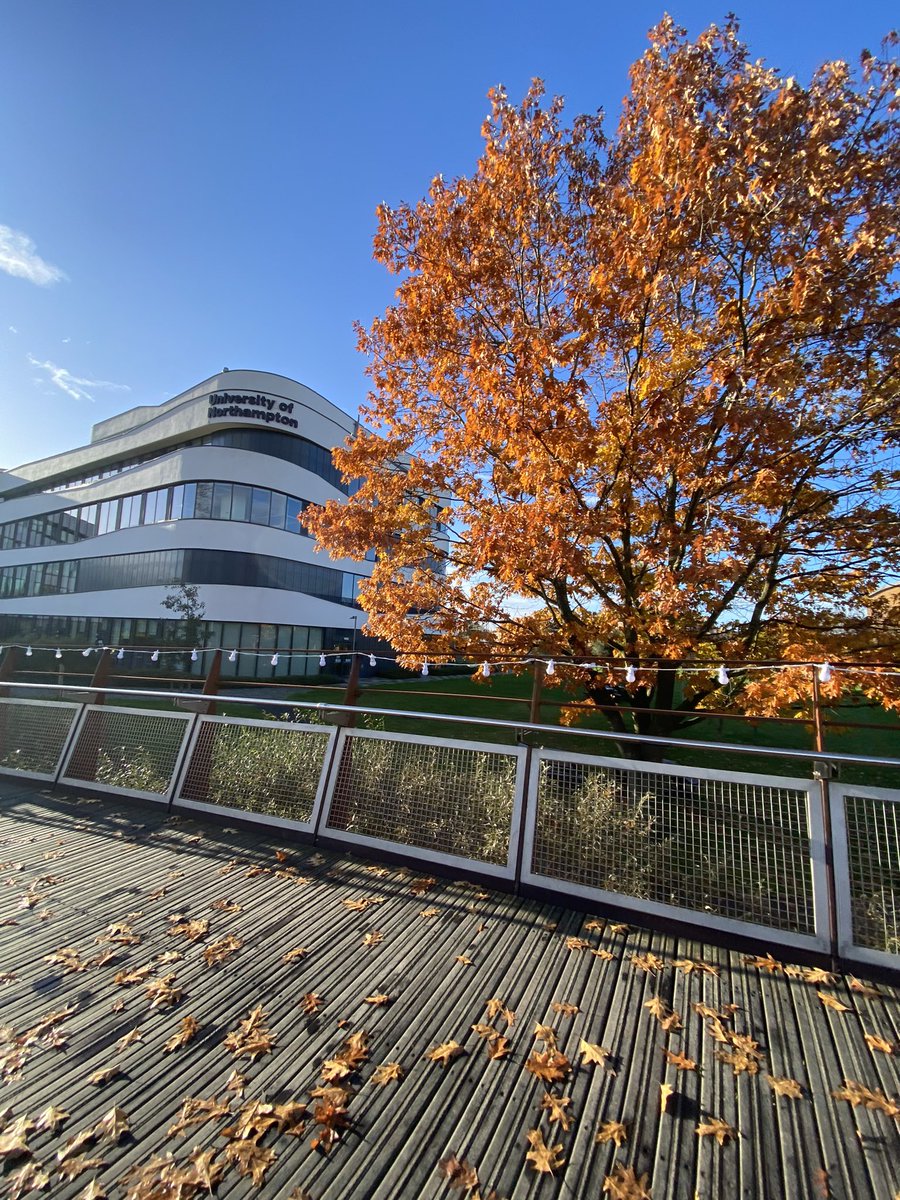 INTUniNorthants's tweet image. Happy 1 November! 🍂🍁 we start the new month with some stunning Autumnal pics of campus #November1 #waterside #northampton