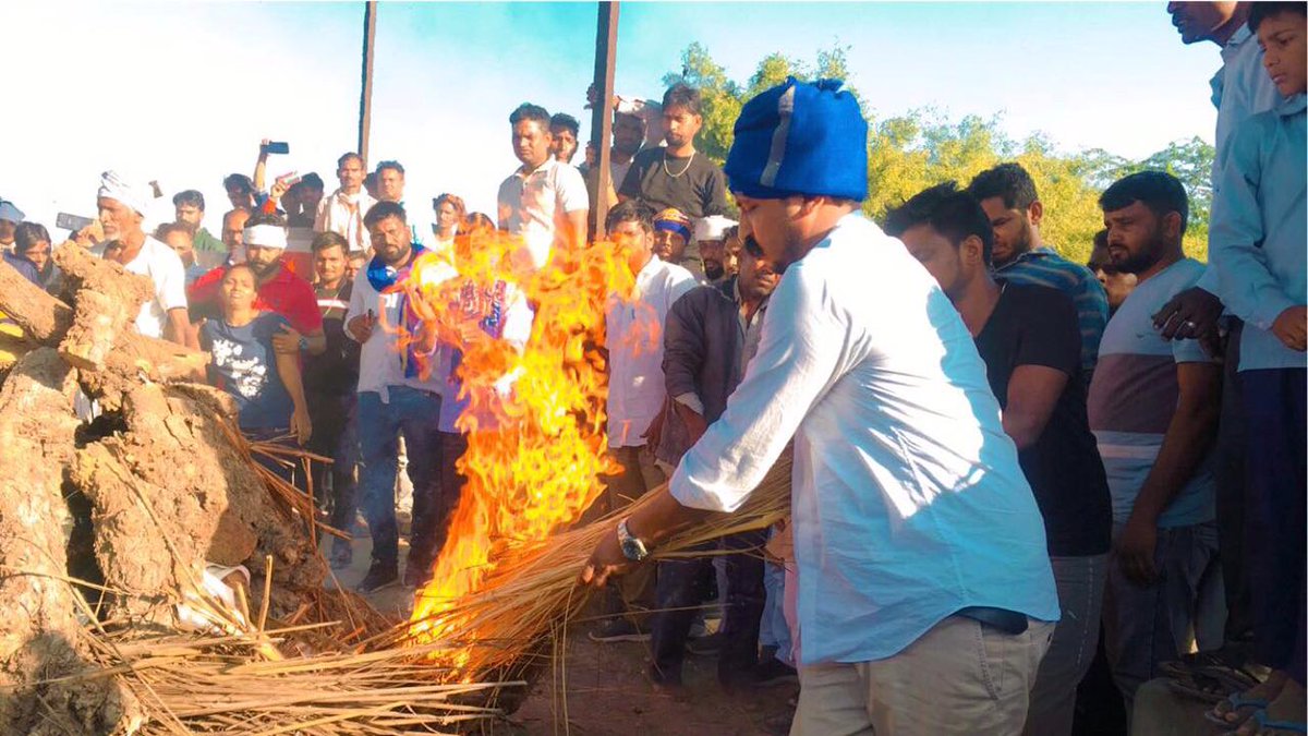 BhimArmyChief's tweet image. आज छोटे भाई ओम प्रकाश रैगर की शहादत का दिन है , समाज को जगाने के लिये भाई ओमप्रकाश का त्याग समाज भुलाए तो भी नहीं भूला जायेगा जो उम्मीदें उसने मुझसे की थी , मैं आखरी सांस तक उसे पूरा करने के लिए लड़ता रहूंगा।

साथ ही अपने युवा भाइयों से कहना चाहूंगा कि उनकी जवानी सामाजिक परिवर्तन…