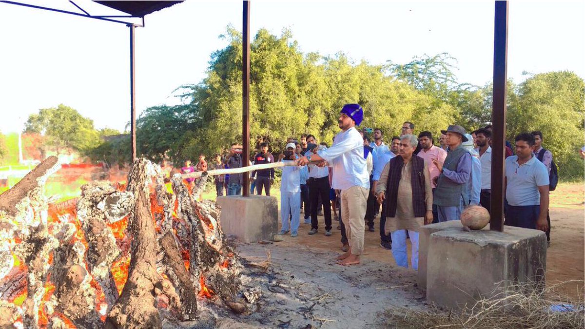 BhimArmyChief's tweet image. आज छोटे भाई ओम प्रकाश रैगर की शहादत का दिन है , समाज को जगाने के लिये भाई ओमप्रकाश का त्याग समाज भुलाए तो भी नहीं भूला जायेगा जो उम्मीदें उसने मुझसे की थी , मैं आखरी सांस तक उसे पूरा करने के लिए लड़ता रहूंगा।

साथ ही अपने युवा भाइयों से कहना चाहूंगा कि उनकी जवानी सामाजिक परिवर्तन…