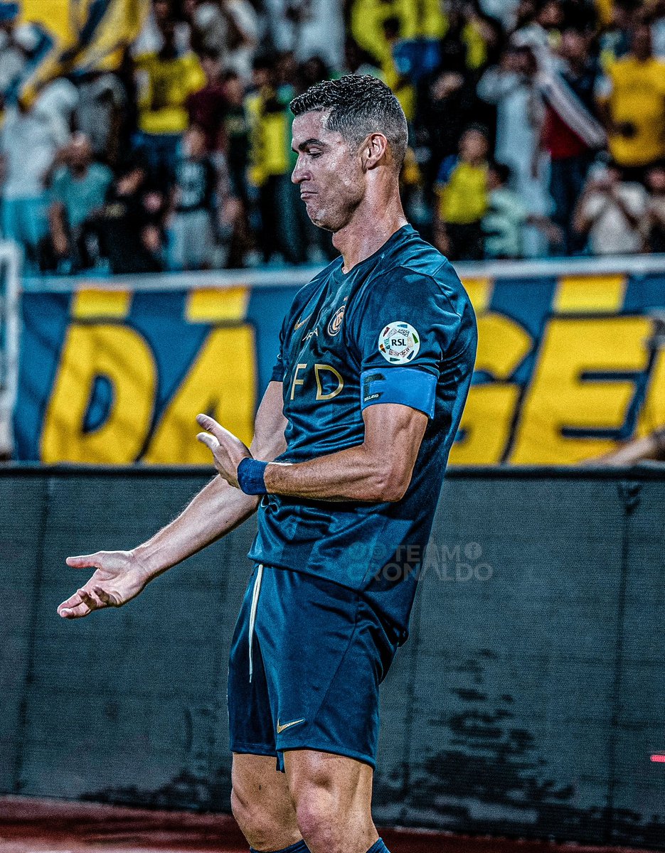 TeamCRonaldo's tweet photo. Daily reminder that Cristiano Ronaldo rattled a whole fanbase with only 4 emojis.

😂😂😂😂 https://t.co/3ec7Vj47rd