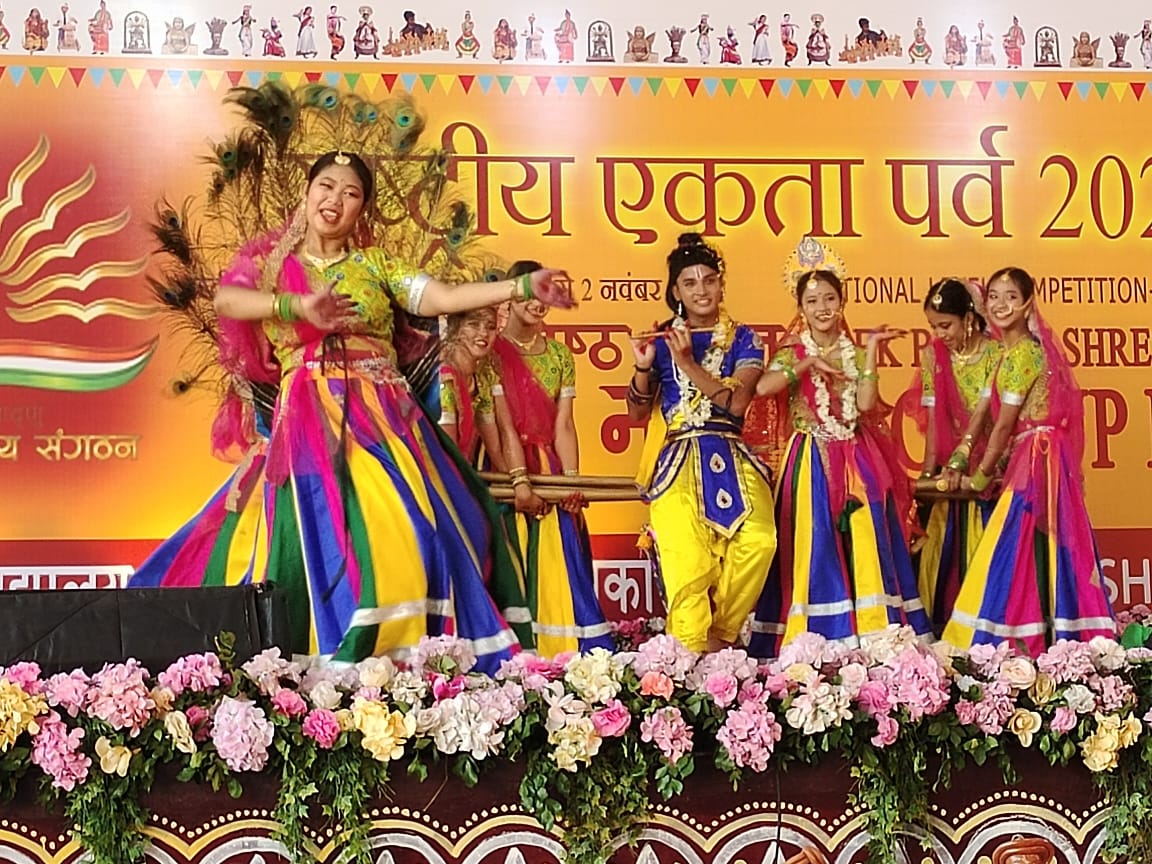 Kendriya Vidyalaya Sangathan (@kvs_hq) on Twitter photo Celebrating Vibrant Colors of India: KVS Rashtriya Ekta Parv-2023
Performance: Dace of Uttar Pradesh
Venue: Kolkata
Date: 31st Oct - 2nd Nov 2023
#EkBharatShreshthaBharat #KalaUtsav
<a href="/EduMinOfIndia/">Ministry of Education</a> <a href="/EBSB_Edumin/">Ek Bharat Shreshtha Bharat</a> Celebrating Vibrant Colors of India: KVS Rashtriya Ekta Parv-2023
Performance: Dace of Uttar Pradesh
Venue: Kolkata
Date: 31st Oct - 2nd Nov 2023
#EkBharatShreshthaBharat #KalaUtsav
<a href="/EduMinOfIndia/">Ministry of Education</a> <a href="/EBSB_Edumin/">Ek Bharat Shreshtha Bharat</a>