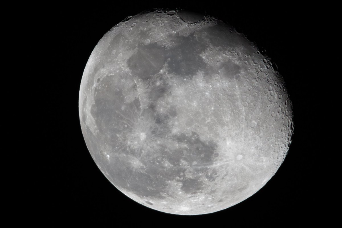 本日もお疲れ様でした！！

欠けてる月も趣がありますね🌔

細かなクレーターまで撮ることができました、見納めくださいませ！！

#月
#クレーター
#夜空 
#canon
#sigma150600
#カメラ好きと繋がりたい