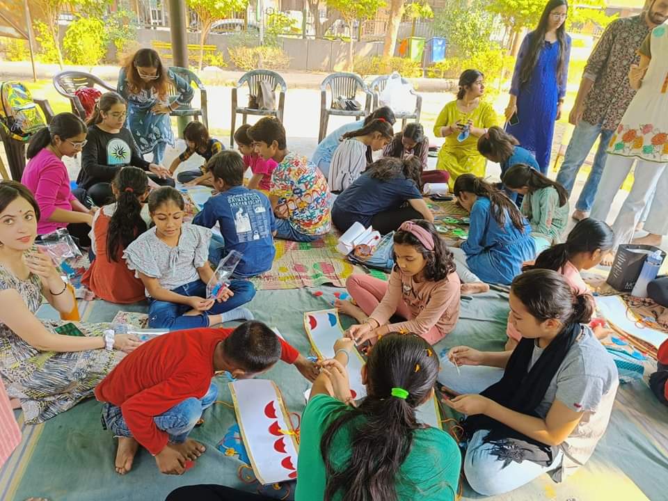 _PreetiPandey's tweet photo. #DulariDeviFoundation
Lantern Making Activity As CSR Initiative By Help & Feed India Association ..ThankYou 🙏
Ready For #Lantern_Making Activity https://t.co/CXU870GdQH