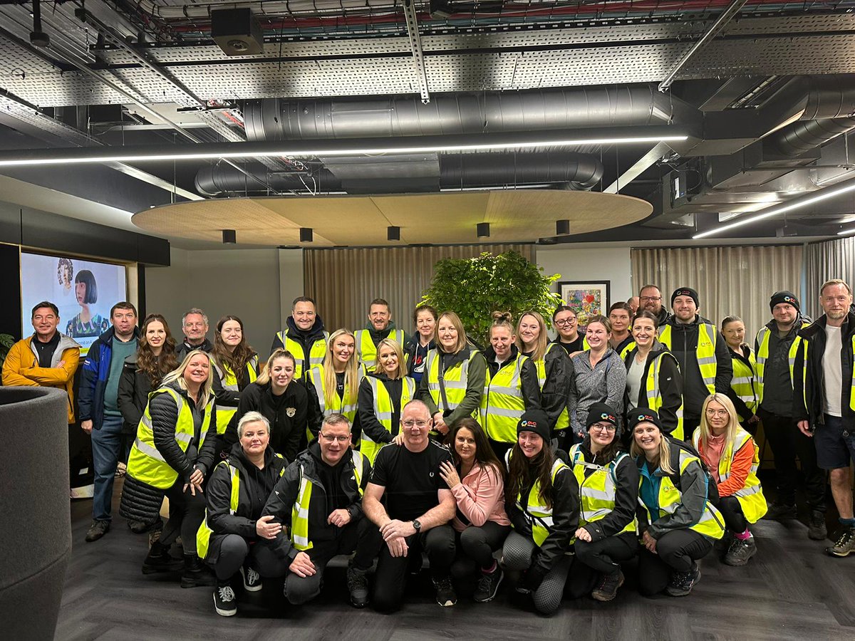 Today Steve is making his final 10.4-mile walk back to Normanton, completing his epic 274-mile journey! Many evo colleagues are participating in the #Walkofevo today in support of Steve's immense achievement.

Cheer Steve over the finish line by donating:hubs.li/Q027bkWn0