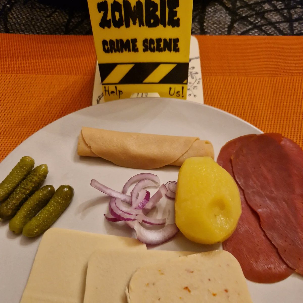 sniprie's tweet photo. 🎃 👻 Franken #raclette #vegan d'#Halloween, horrifique ☠️ mais sans souffrance 😉
🧀 #fromage à raclette #newroots
🐖 #jambon @HeurafoodsFr
🐷 #charcuterie #valsoia
#raclettevegan #halloweenparty #nomeat #vegane #govegan #plantbased #végétal #whatveganseat https://t.co/9JGGz6m6Ay
