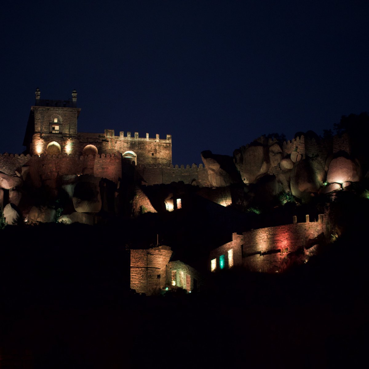 able_hq's tweet image. Roaming through the echoes of history at Golkonda Fort! Our team was immersed in the stories of this iconic landmark, from majestic ramparts to the spectacular Sound & Light show. An office outing that blended adventure, history, & team spirit. 
#GolkondaFort #TeamFun #History