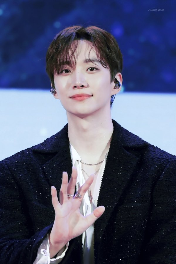 excessive2junho's tweet photo. 준호 보고싶🥲 https://t.co/4BZ1Had3s1