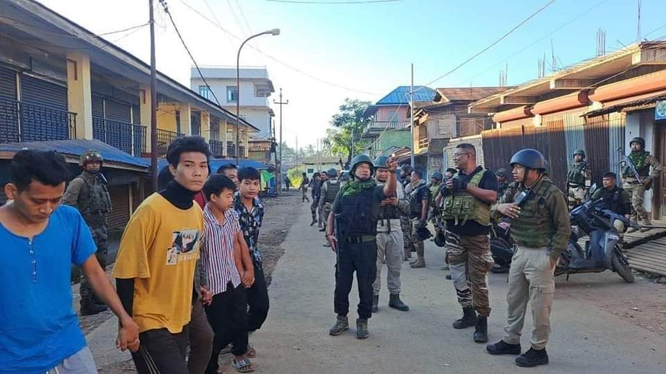KoloiManipur's tweet photo. The #Manipur State Commando recently conducted a search operation in Moreh town, detaining 44 individuals. Notably, 32 of them were of #Myanmar origin. This situation raises questions about potential involvement of the #KukiZo in facilitating the movement of Myanmar nationals into the state. #ManipurFightsBack #ManipurViolence #Kuki_ZoNarcoterrorist @AmitShah @PMOIndia @rajnathsingh @IndiaToday @ndtv @ANI @aajtak @IndiaTodayNE @republic @ABPNews @NENEWS24x7