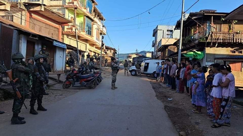 KoloiManipur's tweet photo. The #Manipur State Commando recently conducted a search operation in Moreh town, detaining 44 individuals. Notably, 32 of them were of #Myanmar origin. This situation raises questions about potential involvement of the #KukiZo in facilitating the movement of Myanmar nationals into the state. #ManipurFightsBack #ManipurViolence #Kuki_ZoNarcoterrorist @AmitShah @PMOIndia @rajnathsingh @IndiaToday @ndtv @ANI @aajtak @IndiaTodayNE @republic @ABPNews @NENEWS24x7
