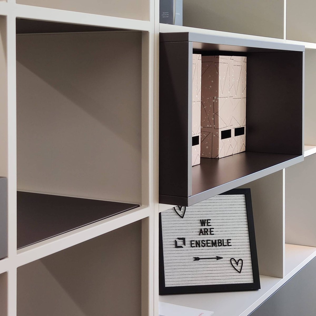 teambyensemble's tweet photo. Insert box serves as storage element, but also allows for playful design and available without back panel, for access from both sides.
https://t.co/dUvLJCqFri

#wearebyensemble #wernerworks #storage #tallstorage #freestandingstorage #bespokestorage  #commercialfurniture https://t.co/L962g8Efql