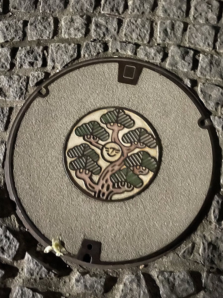 BigJapan2020's tweet photo. Japanese manholes are cute 🇯🇵
#japaneseart #japanesedesigh #japan https://t.co/C9uF5jAYu6