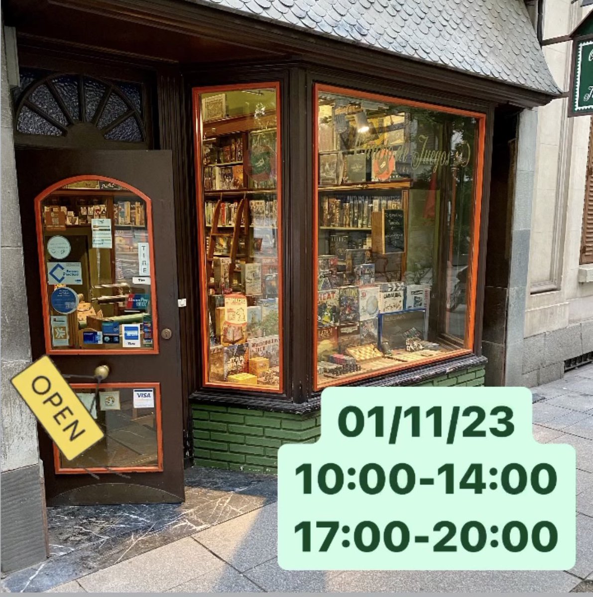 Hoy, 1 de noviembre, abrimos en nuestro horario habitual de festivos:
10:00-14:00 y 17:00-20:00