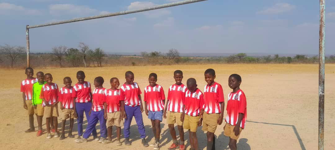 KitAid's tweet photo. Some happy faces from children in Matebeleland South, #Zimbabwe as these boys from #Mqolweni Primary School wear their new kit.
Many thanks to @cjfcofficial from #Winterslow in #Wiltshire for making this possible
@WiltsCountyFA @BBCWiltshire https://t.co/CtrLQwf5L7