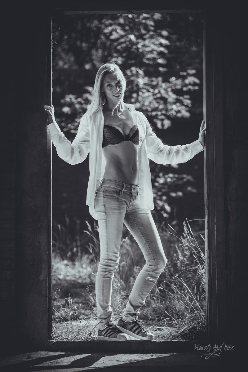 VisualsAndMore's tweet photo. Elegant and Sexy ! 
Urban Forest Shoot. 

#portrait #portraitshoot #sexygirl #redlingerie #lingerieshoot #lingerie 
#photoshoot #forest #urban https://t.co/3jNIdW5tqF