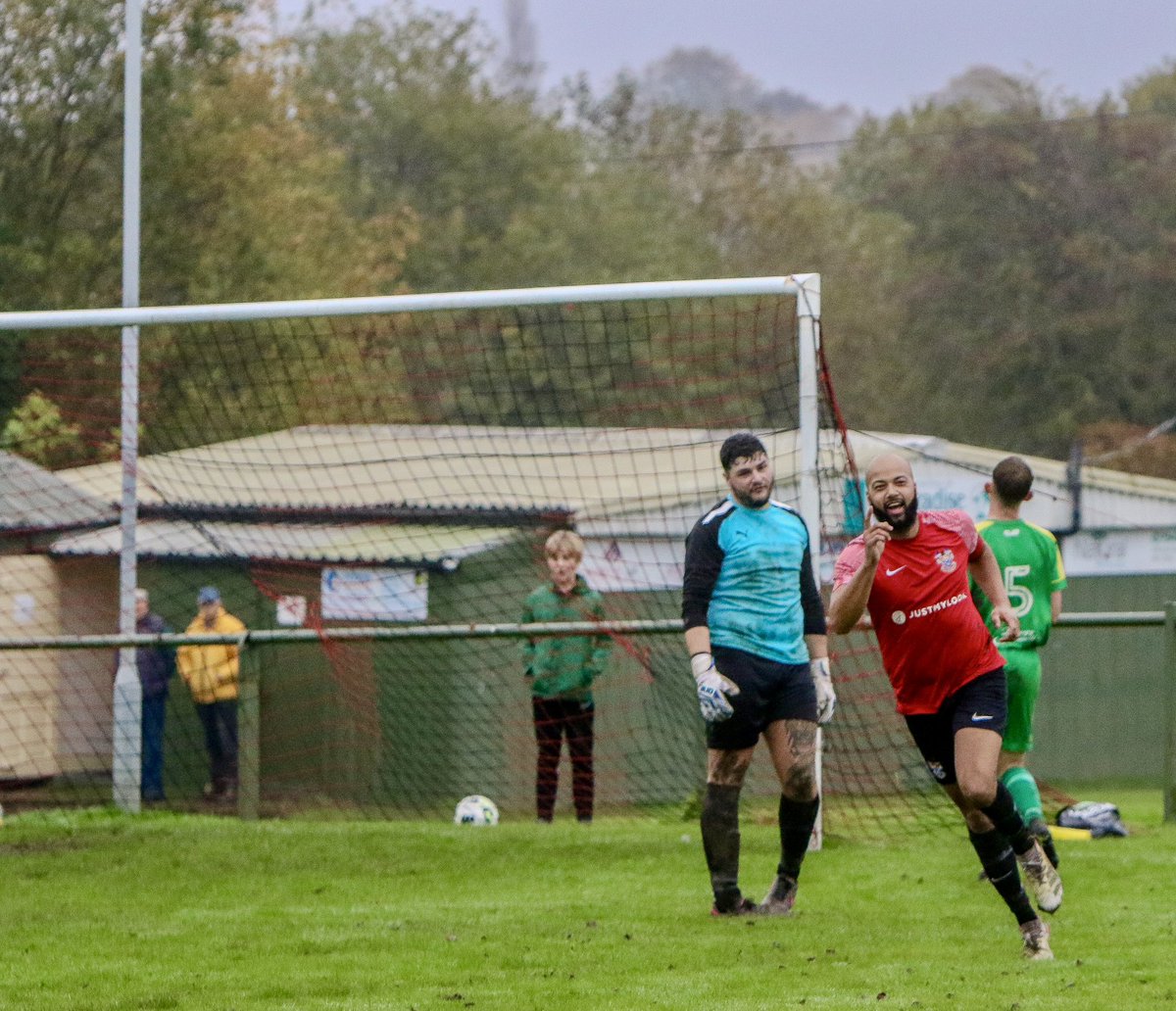 EnglandFootball's tweet photo. We've loved seeing your #GrassrootsFootball photos from October ❤️​

Now it's over to you to pick our November header 📸​

1️⃣ - ​@ChorleyFcGirls
2️⃣ - Mansfield Youth Boys 
3️⃣ - ​@hydeunitedwomen
4️⃣ - @LowerAfc https://t.co/dTkTCCQ7Nq