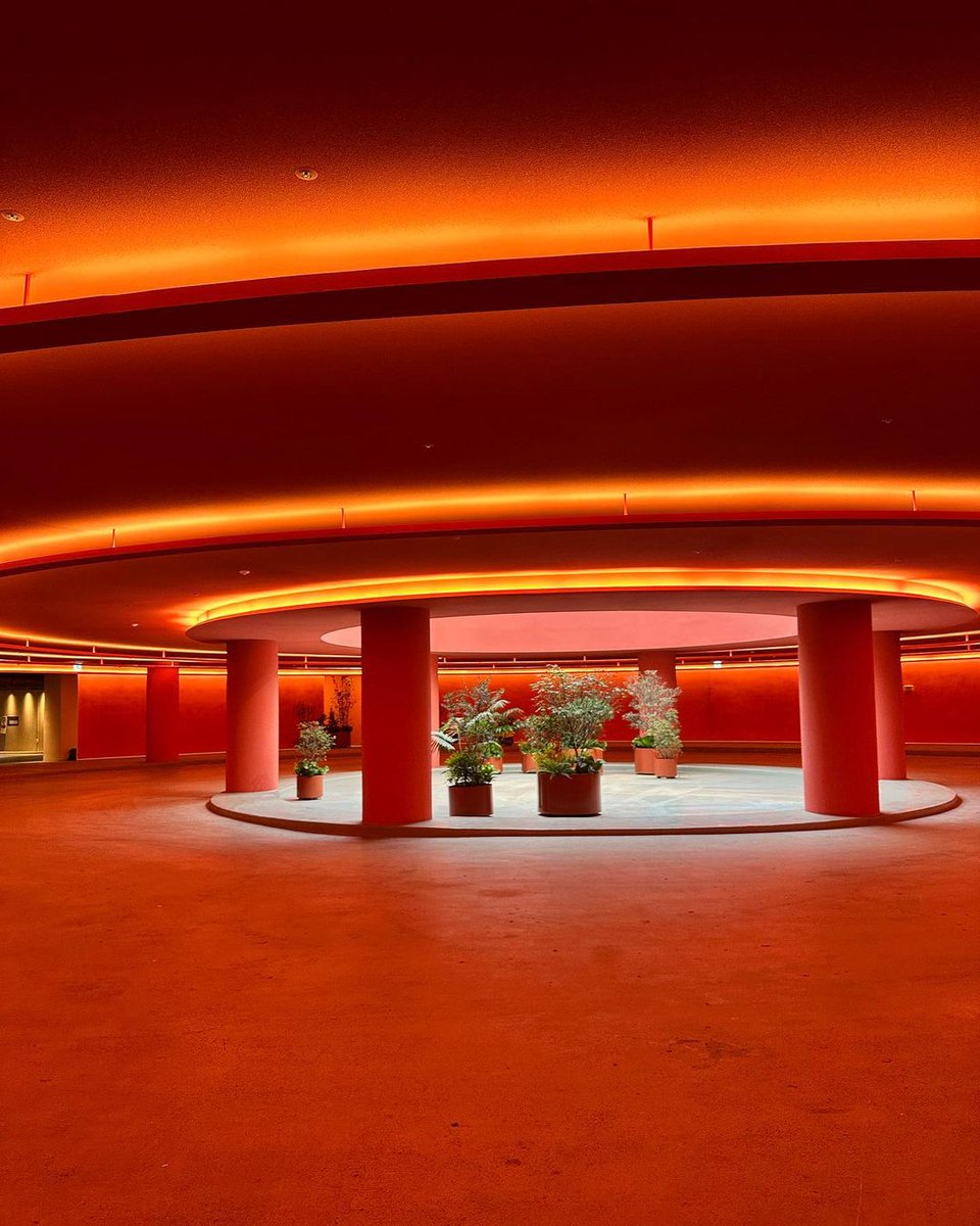 Michell80240558's tweet image. Because I dress up so beautifully that it makes people feel strange.. 😳🤎