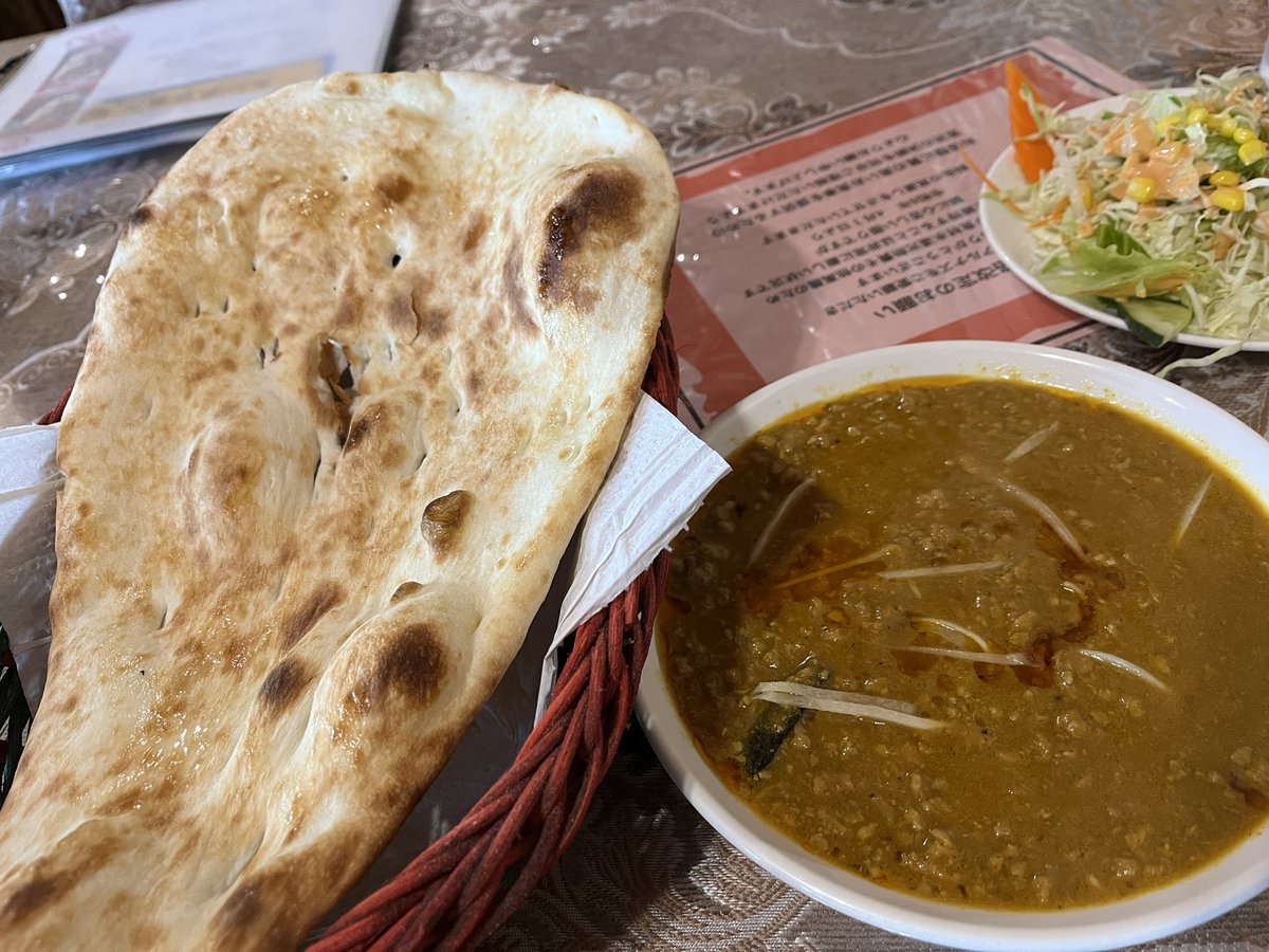 Bamboo_nolivesp's tweet photo. 連日のイミズスタン入国。
その中でも屈指の名店
アルナズさんへ。

ほどよく辛いチキンキー���を、
摩訶不思議なダンスを踊る
インド人のPVを見ながら頂きます。

気さくな店員さんにも
また会いに行こう。

#射水市
#アルナズ https://t.co/2kvQRkMllL