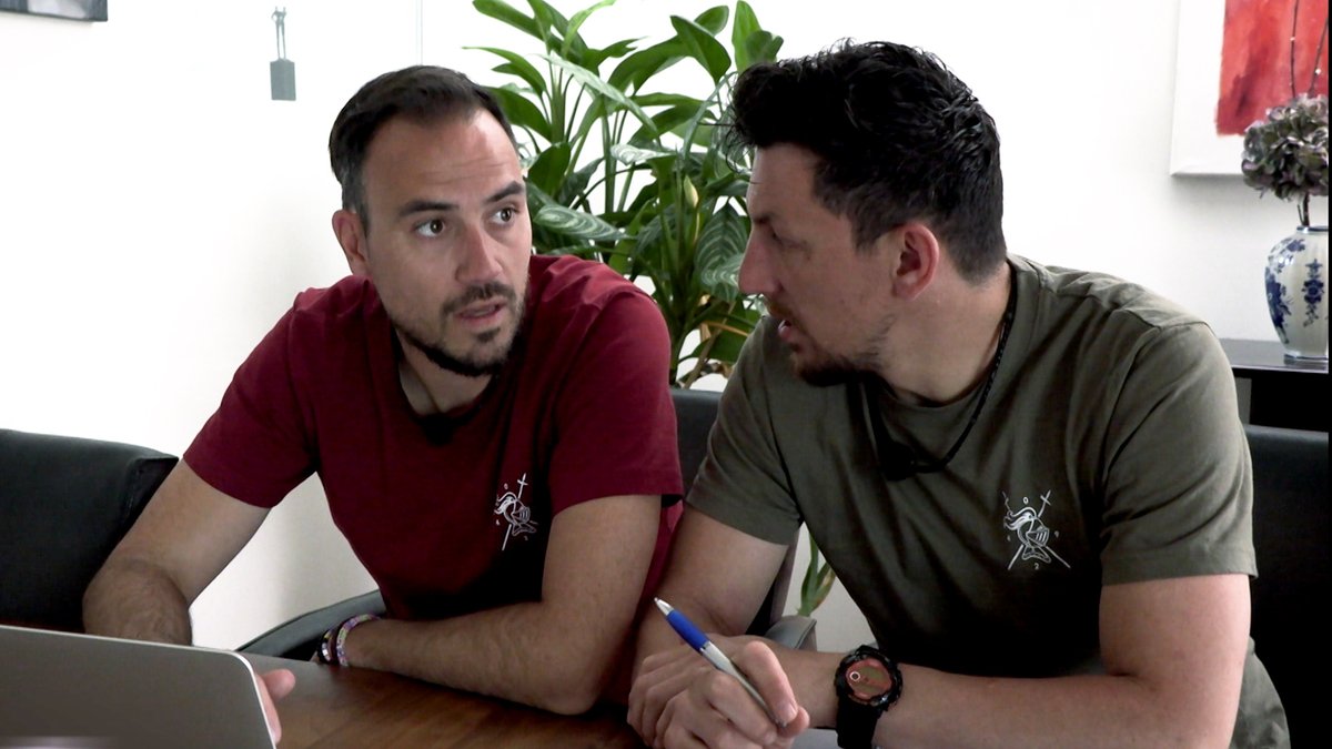 HuntedNL's tweet photo. π΅π»ππΌββοΈ Het is bijna zover, de finale is in zicht! Vanavond zie je weer een nieuwe aflevering om 20.20 uur op @NPO3! #Hunted #HuntedNL #HuntedVIII https://t.co/7jAUiaLQAW