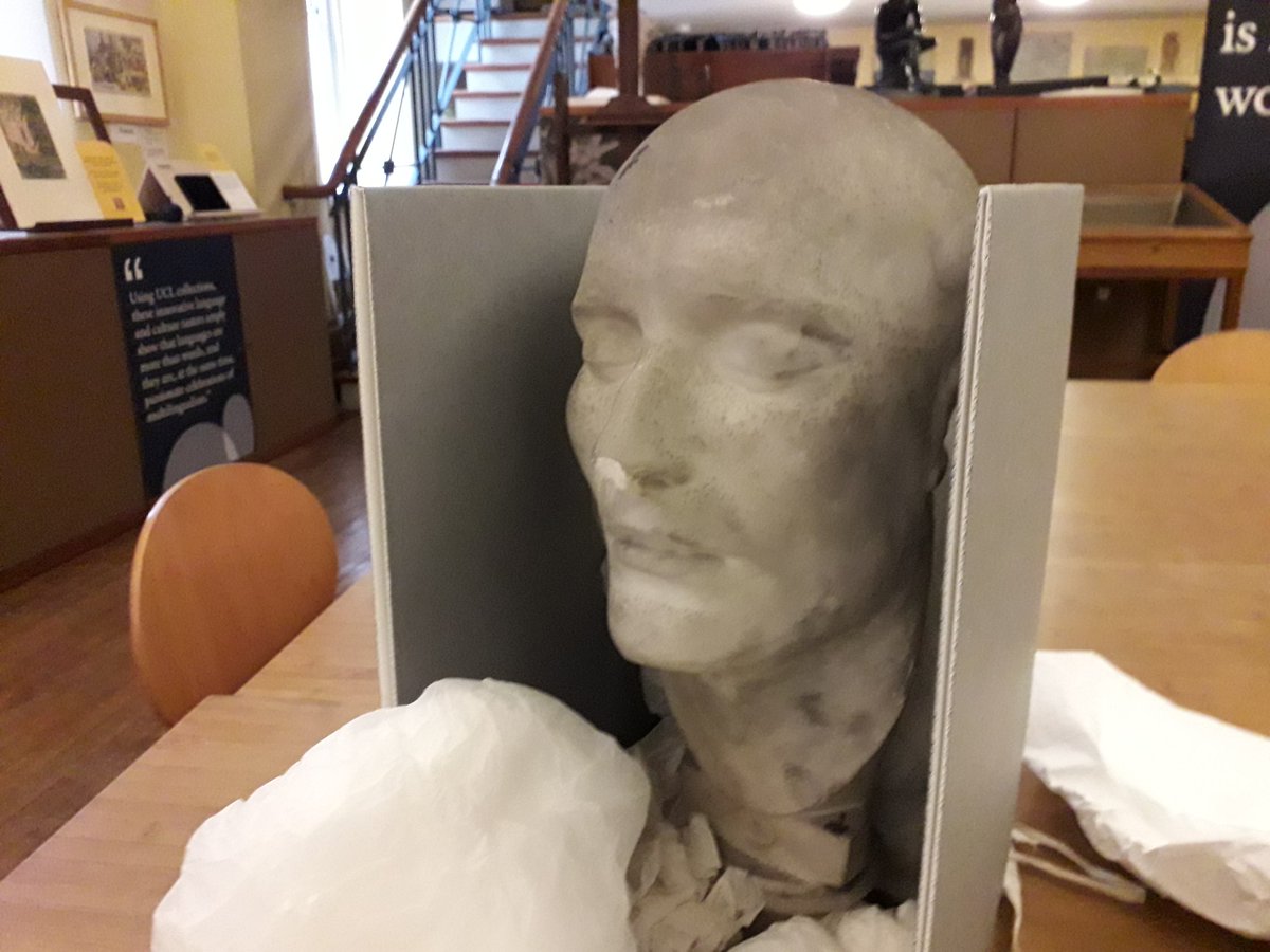 lucywaitt1's tweet image. Hanging out with my dead pal Napoleon this morning @UCLArtMuseum 

He's helping teach MA Art and Tech in 19th century France. 

#uclartmuseum #Napoleon #deathmask #portrait 

#