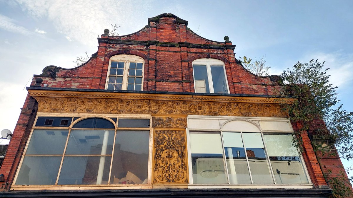 #windowsonwednesday
Broad Street #Hanley #Stoke #stokeontrent #potteries #thepotteries 
Love the curly-wurly #artnouveau 1895 surround
@potteriestiles @PotteriesHSoc @PotteriesMuseum