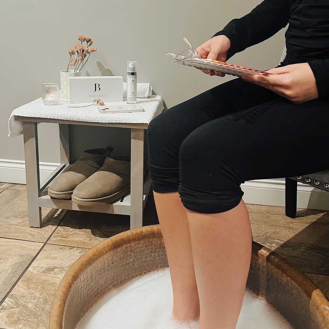Not ready to let go of summer yet? ☀️Let your toes shine and extend the season with our new pedi special. Using brand new featured products, from @dotandlil 🌷and a Mini Facial using products our team knows and loves from @jbskinsavvi 💕

#blissspa #yonka #blissspaandwellness